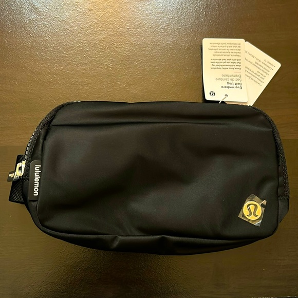 lululemon athletica Handbags - Lululemon Everywhere Belt Bag 1L